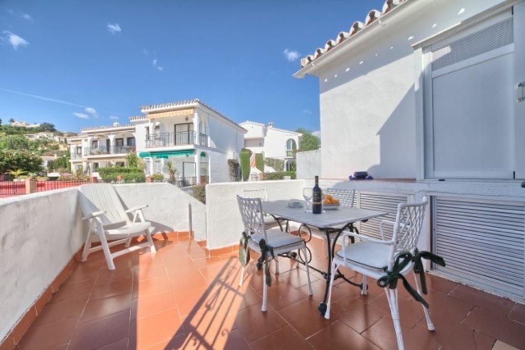 Pueblo Cortes Del Golf * Estepona