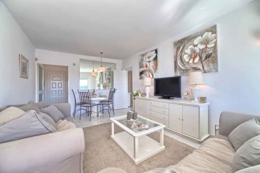 Pueblo Cortes Del Golf Appartement *